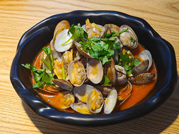 chinese food:spicy soup with clams
